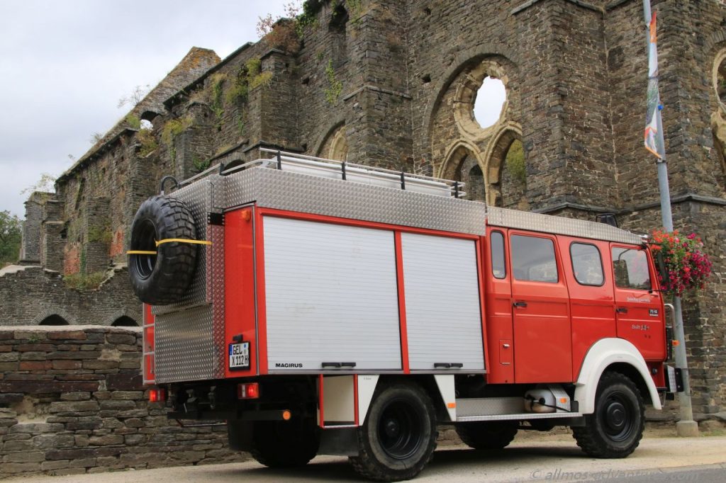 Allmo vor einem Kloster in Belgien